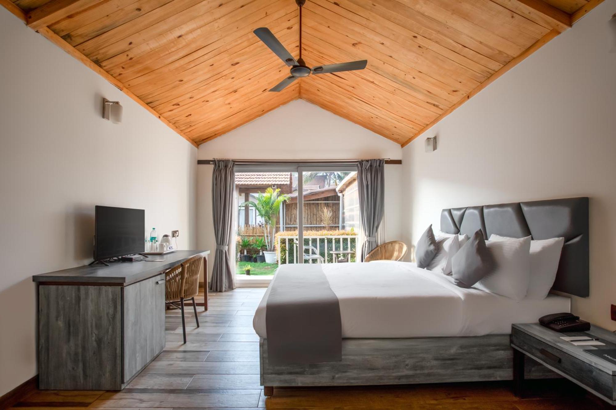 Stone Wood Beach Resort, Vagator Eksteriør billede